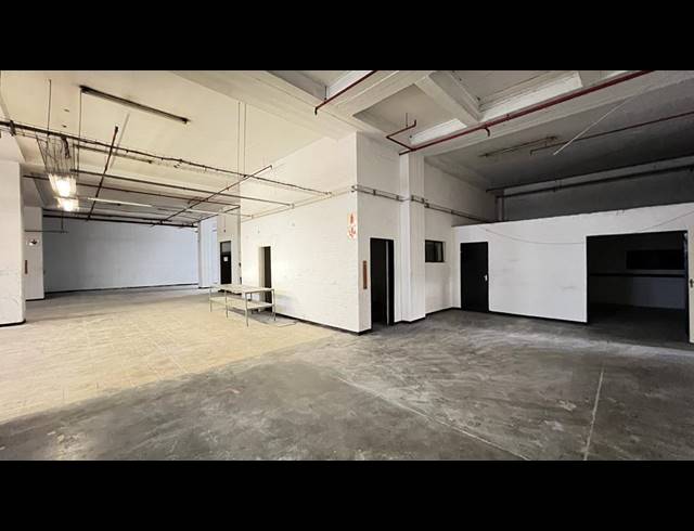 1,000M² WAREHOUSE TO LET IN NEW CENTRE